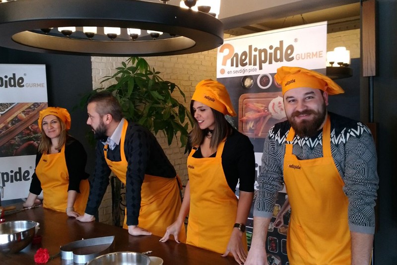 Nelipide için 14 Şubat’a özel kalpli pide workshop’u düzenledik