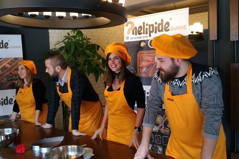Nelipide için 14 Şubat’a özel kalpli pide workshop’u düzenledik