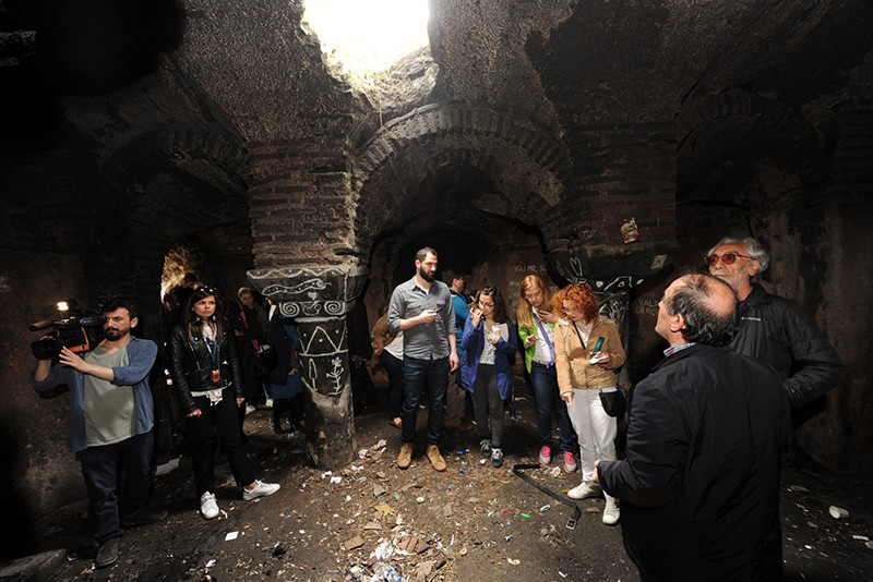 Sur Çelik Kapı için, ‘Dersaadet’in Sur Kapıları’ isimli kitap doğrultusunda hem mimarları hem de gazetecileri İstanbul surlarında yolculuğa çıkarttık