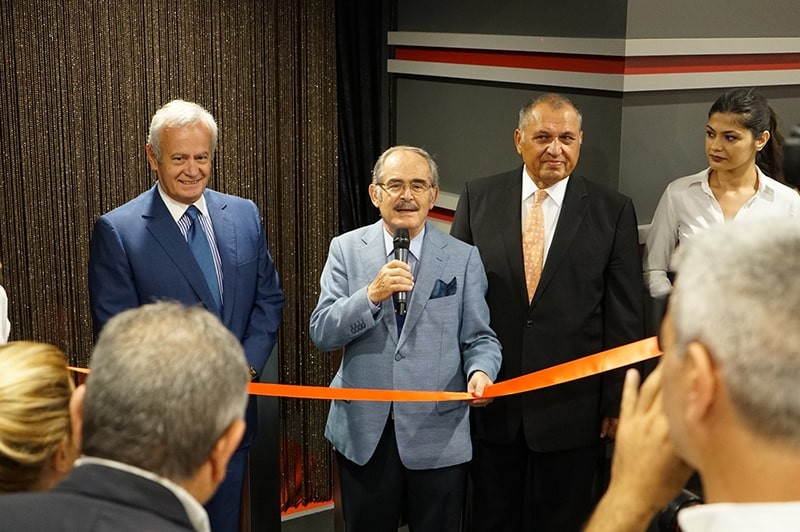 Özdilek Vakfı Yılmaz Büyükerşen ünlüler balmumu heykel müzesi’ni İstanbul’da açtık. Açılış için basın toplantısı düzenledik